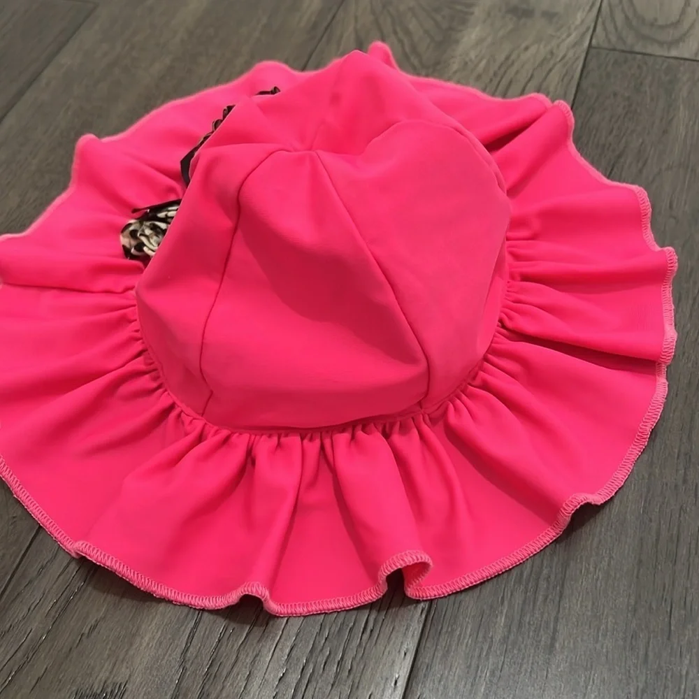 Baby swim hat with leopard like flowers and ruffle trim